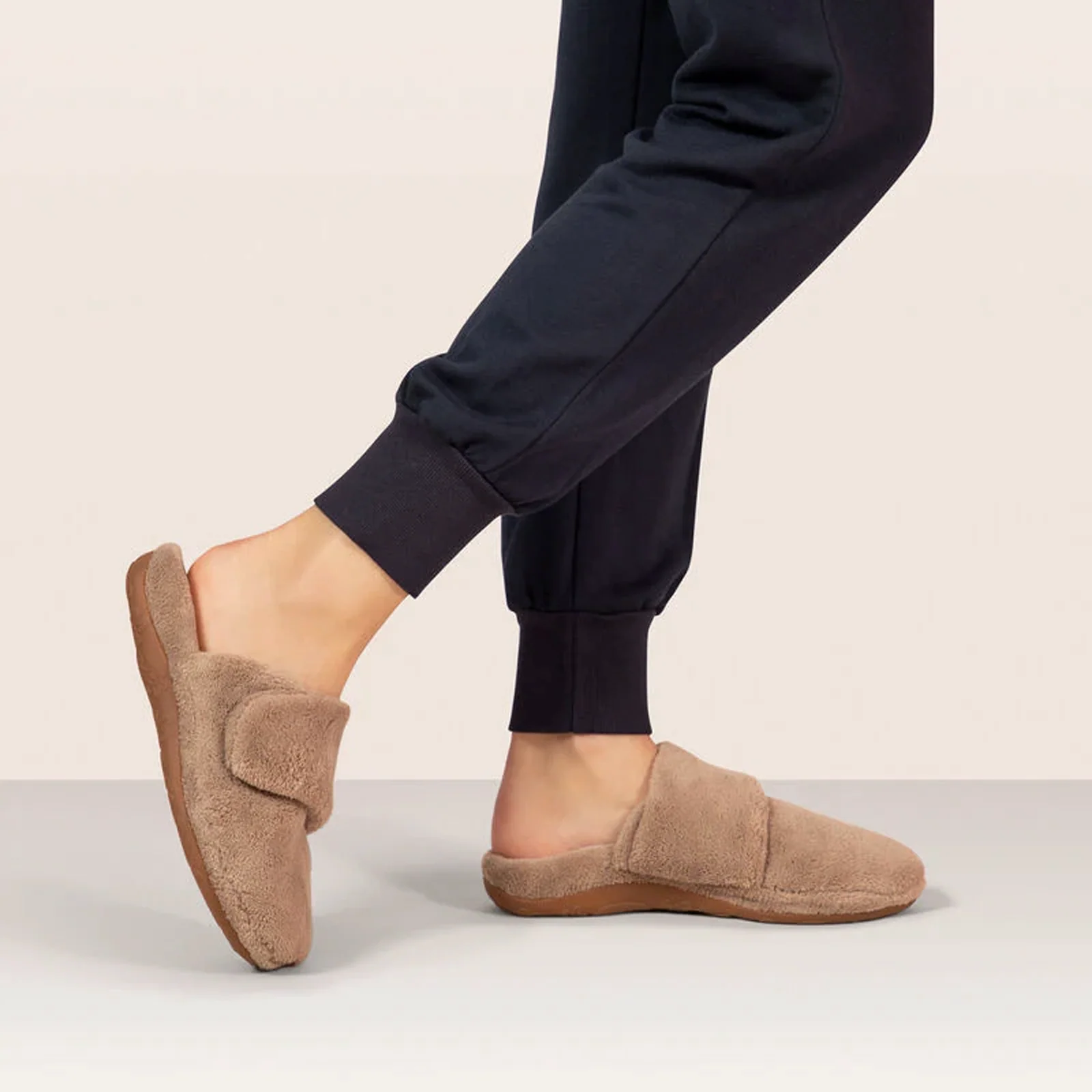 Aetrex Mandy Slipper (Women) - Coffee - Image 7