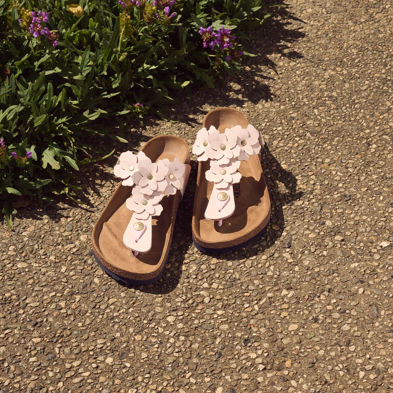 Birkenstock Gizeh Flowers Sandal (Women) - Light Rose Leather - Image 9