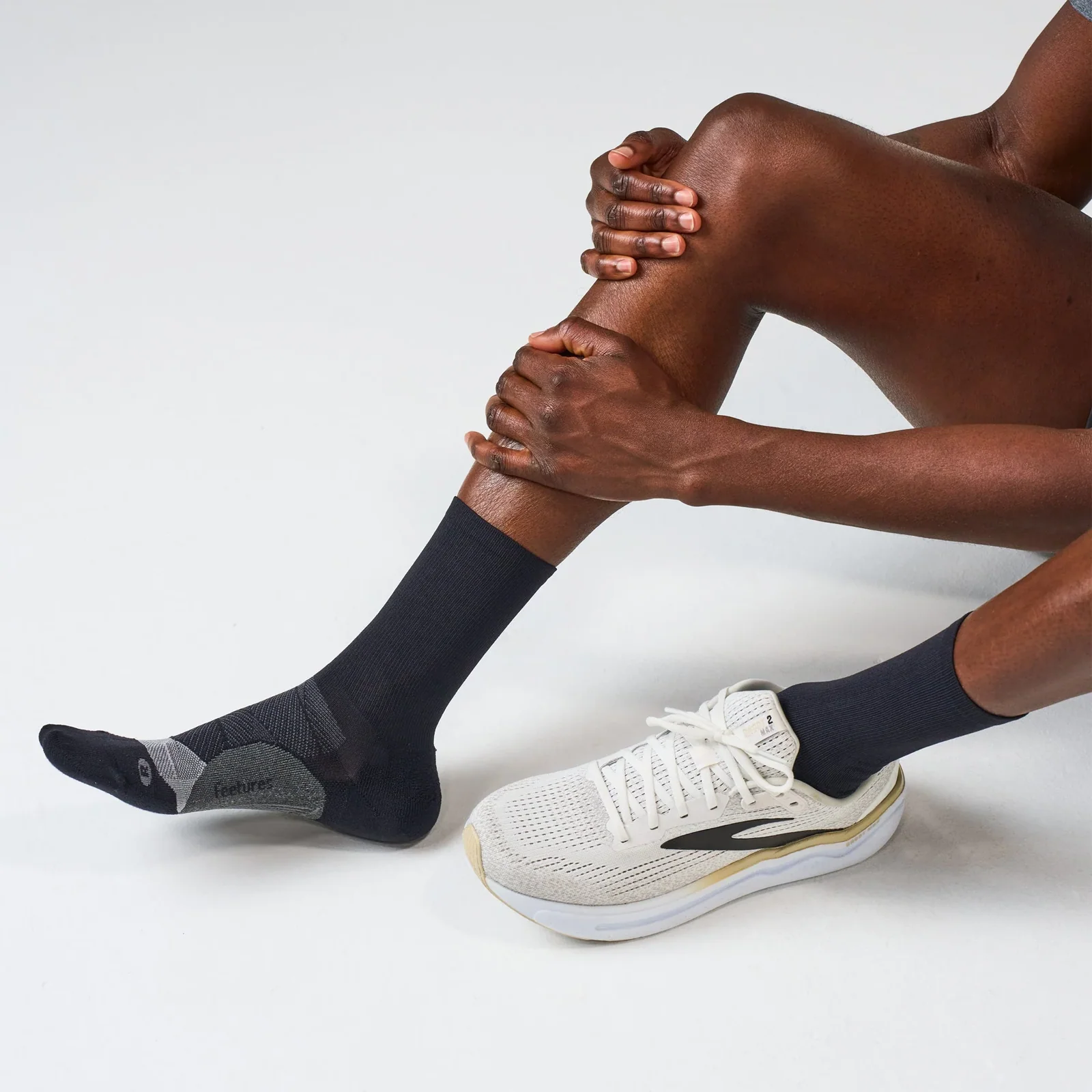 Feetures Elite Light Cushion Crew Sock (Unisex) - Black - Image 3