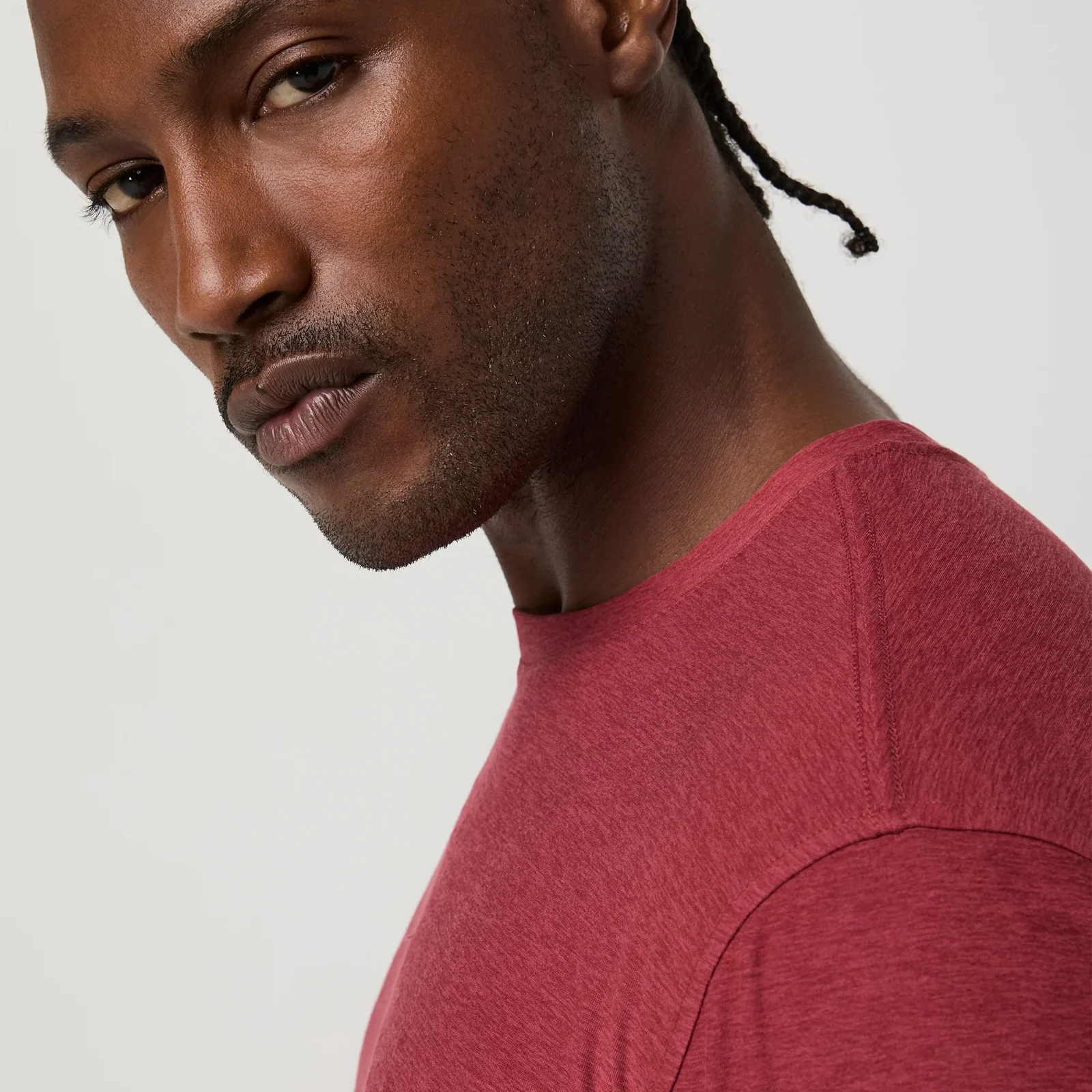 Vuori Strato Tech Tee (Men) - Sour Cherry Heather - Image 5